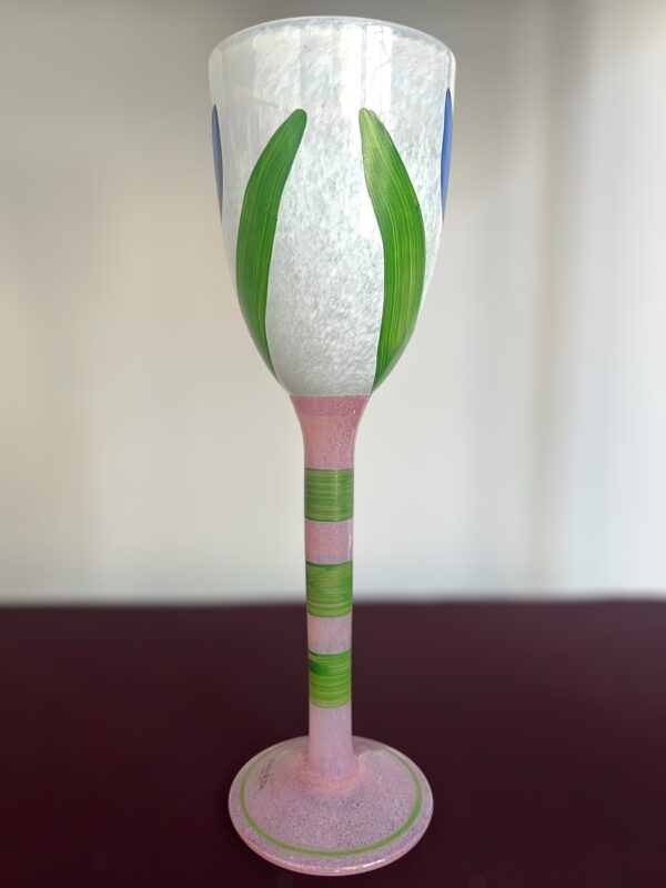Kosta Boda -  Tulipa - Vit Pokalglas Blå Tulpan Design Ulrica Hydman vallien - Bild 2