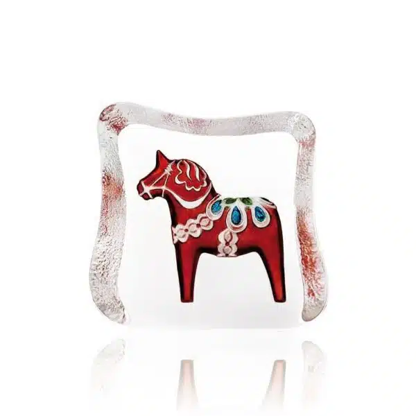 Målerås Nordic Icons – Dalahäst traditionell liten röd konstglas – design Robert Ljubez