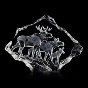 Målerås Wildlife målad – Älgfamilj konstglas – design Mats Jonasson