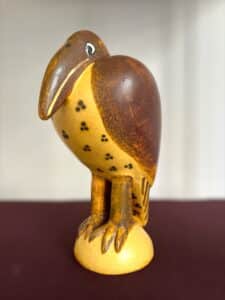 Gustavsberg Fenix – Fågeln Fingal gul & brun, porslinsfigur – design Lisa Larson
