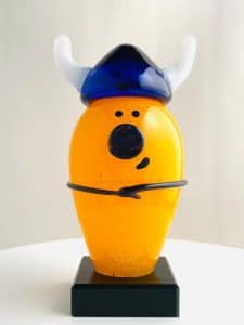 Skruf Noaks Ark – Vikingen orange signerad, konstglas – design Eva-Lena Martinson – vintage