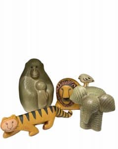 Fyra afrikanska djur av Lisa Larson: elefant, lejon med fågel, tiger och apa med unge