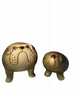 Gustavsberg Kennel – bulldogg mamma & barn, porslinsfigur – design Lisa Larson