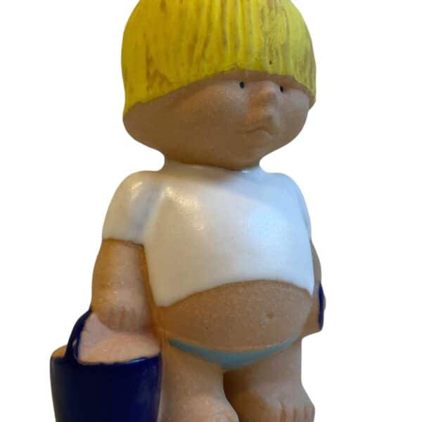 Gustavsberg - Figurin All världens barn Väst / svensk Unicef design Lisa Larson