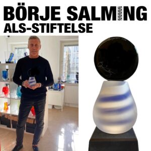 Glasprinsen - Hockey Puck - Börje Salming - Konstglas vit & blå frostat 1-100 ex