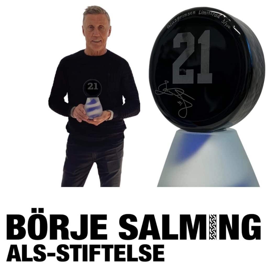 Glasprinsen Hockey Puck - Nr 3/100 Börje Salming Handgjort Konstglas vit & blå