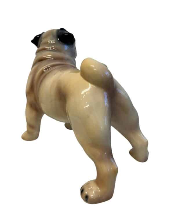 Glasprinsen - Figurin - Hundar - Mops porslin Höjd 29 cm