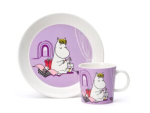 Arabia – tallrik 19 Snorkfröken, Mumin mugg set & tallrik Snorkfröken lila – design Tove Jansson