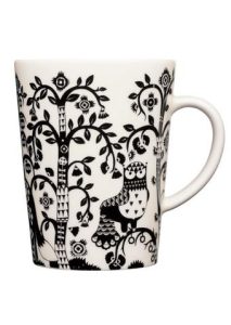 Iittala Taika – mugg 40 cl svart – design Klaus Haapaniemi