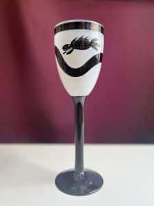 Kosta Boda Caramba – vinglas pokal – design Ulrica Hydman Vallien – vintage