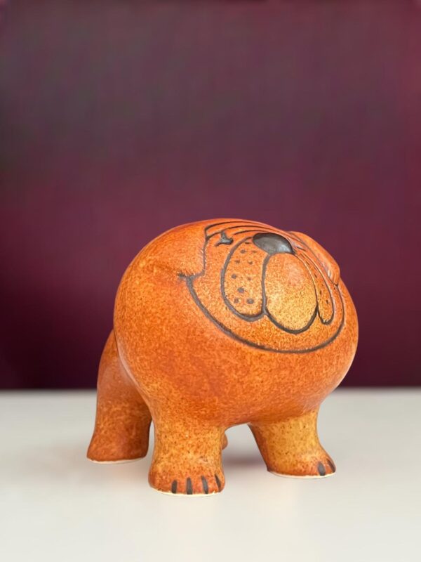 Gustavsberg- Figurin - Kennel - Lejonbrun bulldogg Valp design Lisa Larson