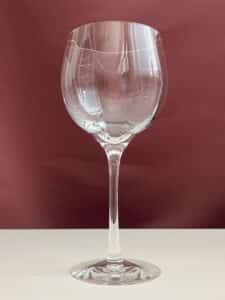 Kosta Boda Nouveau – rödvinsglas – design Bertil Vallien – vintage