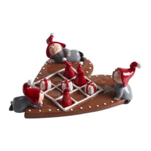 Nääsgränsgården – 3 tomte nissar spelar Luffarschack hjärta 13 x 13 cm – design Camilla Ståhl