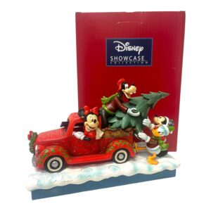 Disney Jul – Kalle Långben Musse & Mimmi lastar av julgran från bilen, figur – design Jim Shore