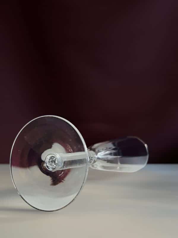 Kosta Boda - Oktav - champagne strut design Bertil Vallien