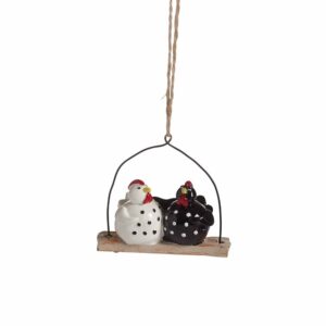 Nääsgränsgården – Hönor på gunga, H 8 cm, tomtefigur – design Camilla Ståhl