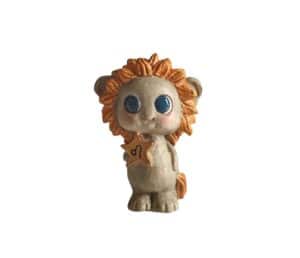 Nääsgränsgården Stjärntecken – Lejonet, H 5.3 cm, tomtefigur – design Stina Jarenskog