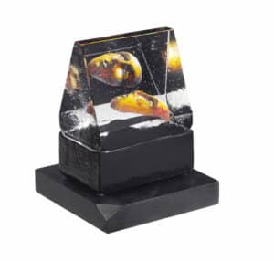 Kosta Boda Black Elements – House of mystery, konstglas – design Bertil Vallien