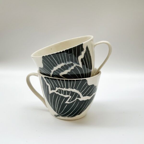 Glasprinsen - 100 Limiterad - Kaffekoppar  Svart Grafisk blomma Anna Broström Ek