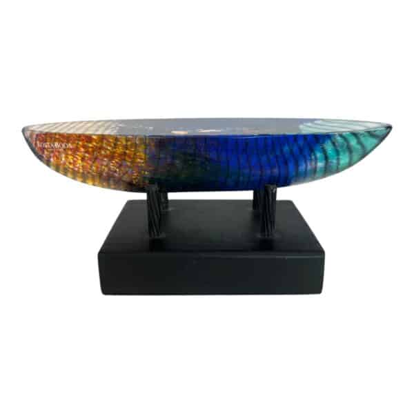 Kosta Boda - Boat - Konstglas Båt med ställning i trä design Bertil Vallien