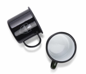 Orrefors Hunting Morberg by Orrefors Hunting – Emaljerad metallmugg 45 cl svart