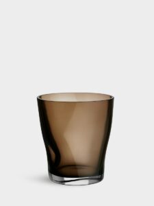 Orrefors Squeeze – tulpanvas rökbrun 180 mm – design Lena Bergström