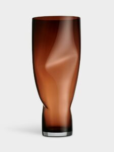Orrefors Squeeze – vas sunset brown 500 mm – design Lena Bergström