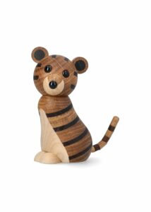 Spring Copenhagen Ravi – trädekoration tiger 11 cm ek – design Chresten Sommer