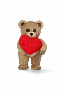 Spring Copenhagen Squeeze – trädekoration Teddybjörn med hjärta 8 cm ek – design Thor Høy